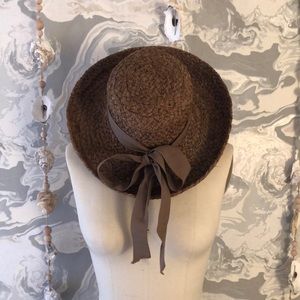 Helen Kaminski brown raffia hat